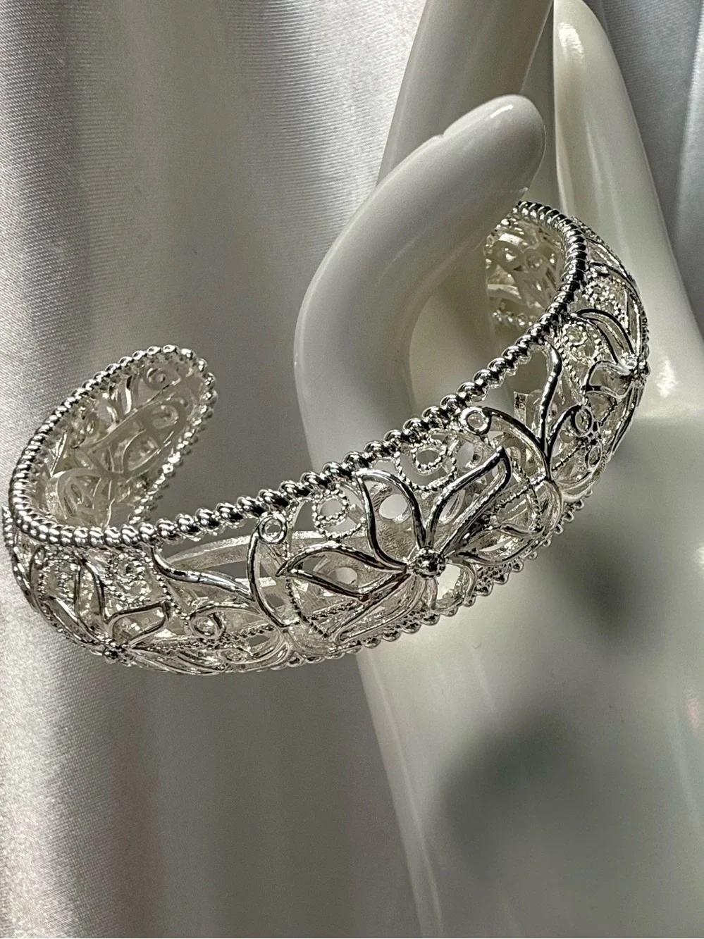 Fashion Jewelry intricate filigree